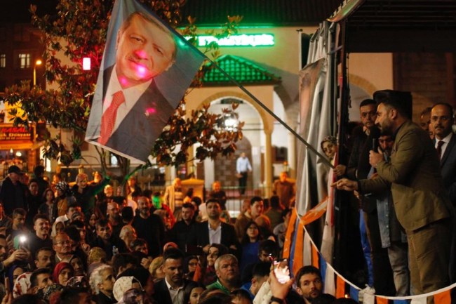 Tıskaoğlu " Doğru Adam İle Tek Yürek Tek Millet."