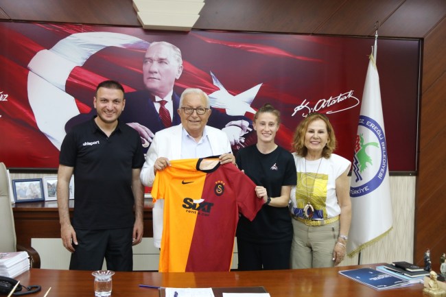 Milli gururumuz Ebru Topçu Başkan Posbıyık'ı ziyaret etti.