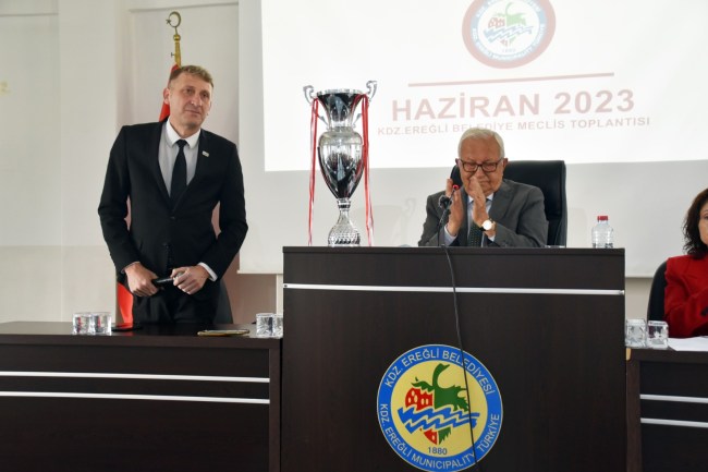 Paşalar gibi aldılar kupayı.