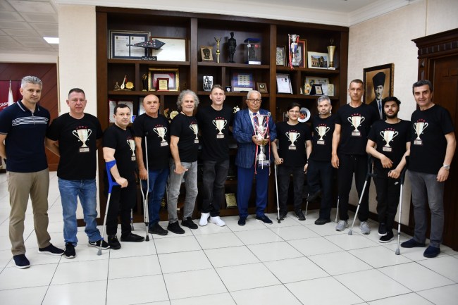 Türkiye Şampiyonu Başkan Posbıyık'ı ziyaret etti.