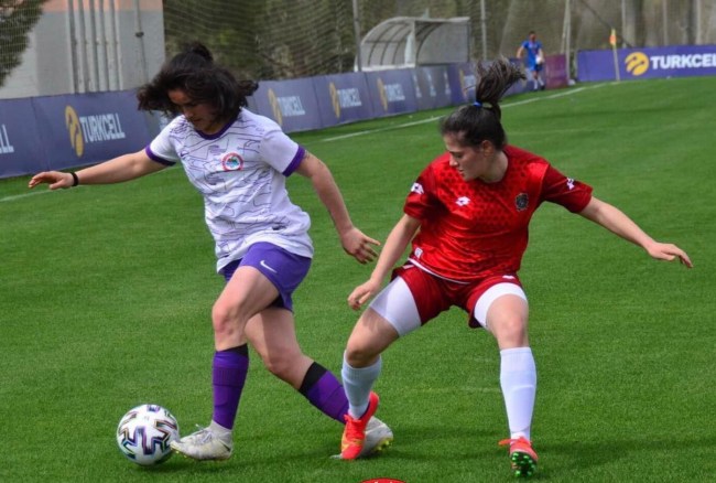 Dışta çalışmalar sürüyor, iç transferde imzalar atıldı.