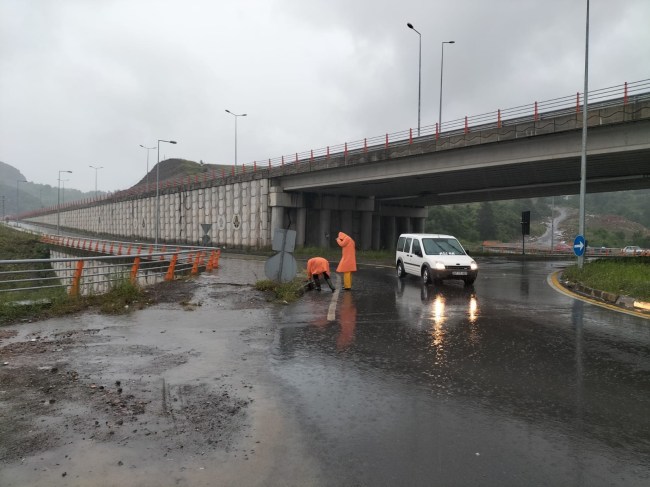 Festivalimiz yaz yağmurları altında da olsa devam ediyor.