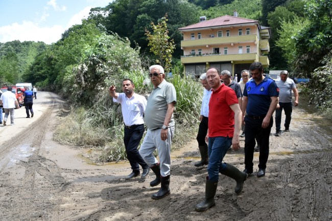 Belediye olarak tüm imkanları ilk saatlerden itibaren seferber ettik.