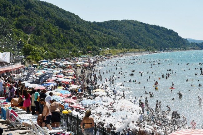 67 yaşındaki M.T. denizdeyken kalp krizi geçirdi.