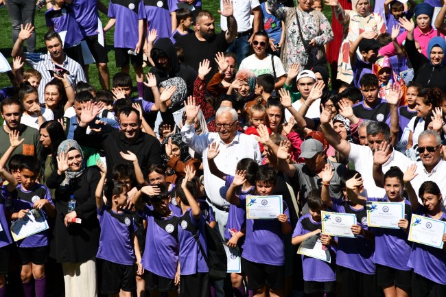 Sertifikalar sahibini buldu.