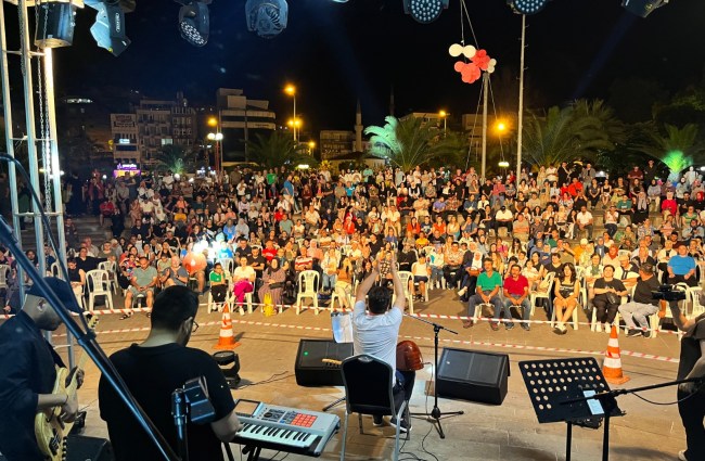 Yerel Sanatçı Metin BEKAR ile yaz konserleri başladı.