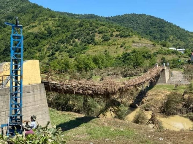Yerlikaya’nın talimatıyla yıkılan köprü yeniden yapılıyor.