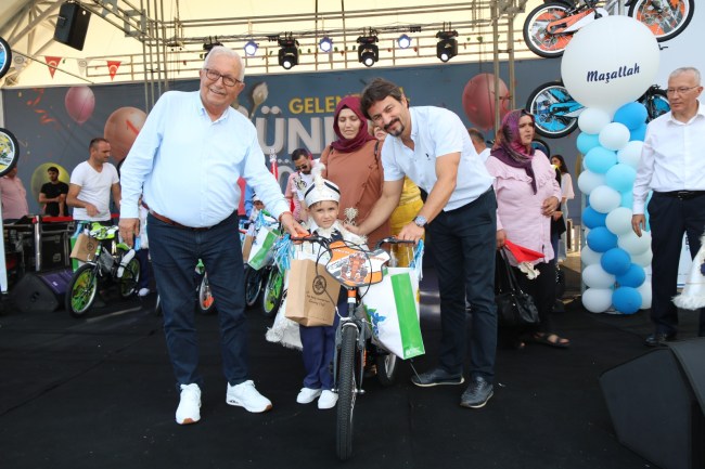 Çocukları mutlu etmek en büyük servet.