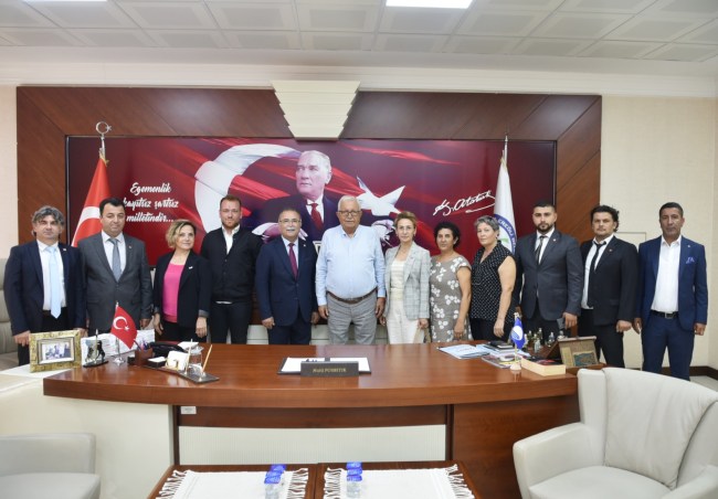 CHP İlçe yönetimi Başkan Halil Posbıyık’ı makamında ziyaret etti.