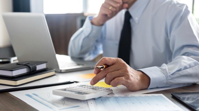 Elleri nasır tutmuş emekçilere kadro müjdesi verilmeli.