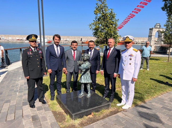 Milletvekili Eylem Ertuğrul Zonguldak'ta kutlamalara katıldı.