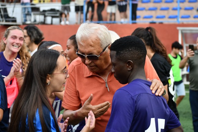 Başkan Posbıyık, kadın futbolcuları tebrik etti.