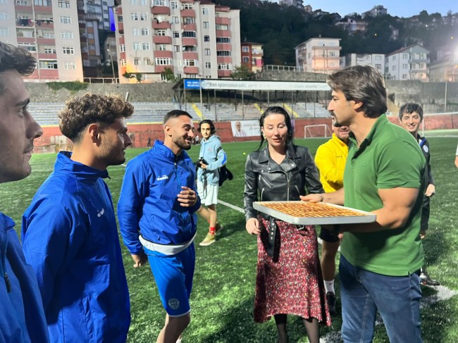 Mv.Ertuğrul Sporcuları ziyaret ederek tatlı ikramında bulundu.