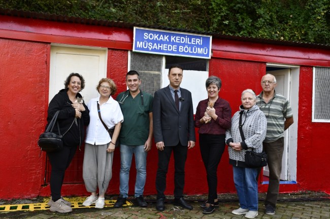 Hayvan hakları gününde kafesler yenilendi.