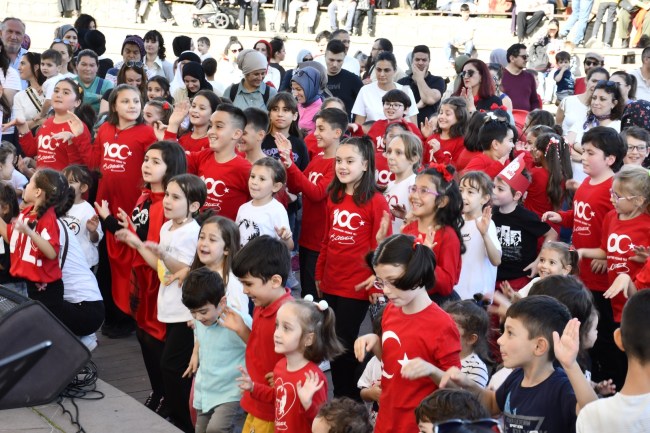 Başkan; "Cumhuriyet bayramında çocukları da unutmadık dedi."