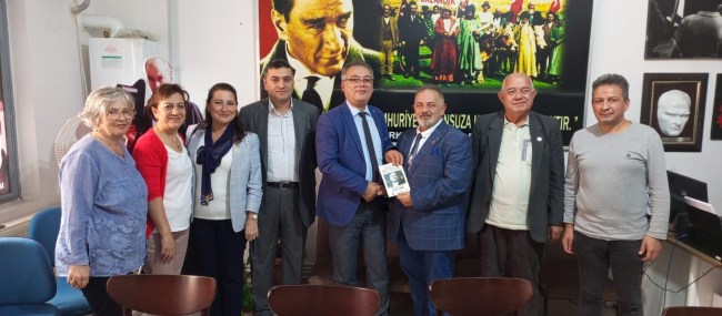 Ziyaret programlarını ara vermeden sürdürüyor.