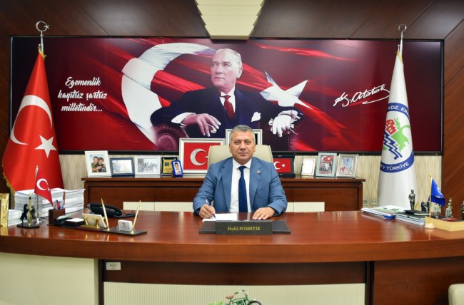 Gökhan Günay Başkanlık koltuğunda.