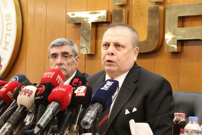 Bozkurt;'' Ülkemizin yetiştirdiği değerli sendikacı Pevrul Kavlak'ı kaybettik.''