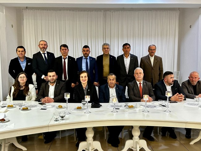 MHP Başkan Adayı İlkay Özdemir İlçe yönetimi ile birlikte her yerde.