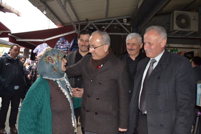 Belediye Başkan Adayı İbrahim Sezer günden güne hızını arttırmaya devam ediyor.