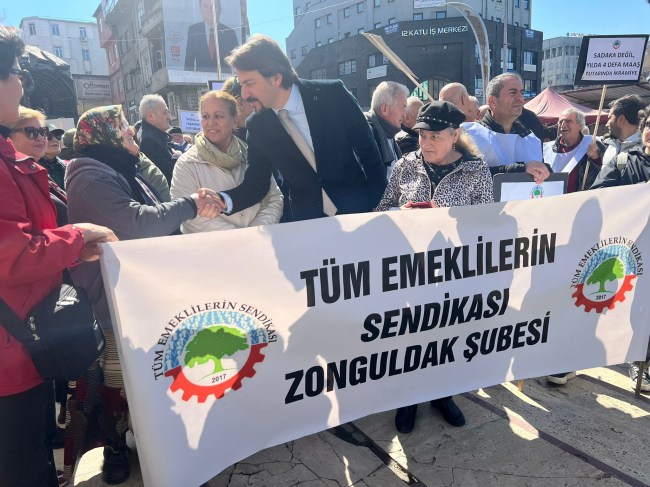 Dilenci değil Emekliyiz, İnsanca yaşamak istiyoruz.!
