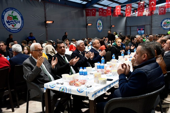 Halk İftarı programı Kdz. Ereğli halkının yoğun katılımıyla devam ediyor.