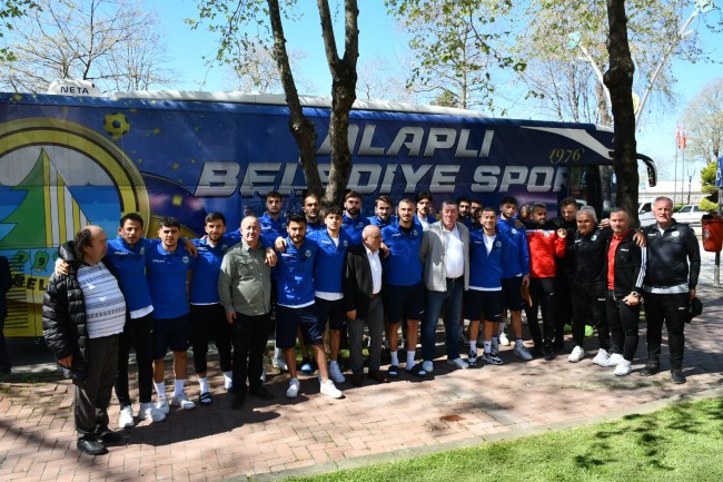Alaplı İlçe Başkanı Nuri Tekin futbolculara başarılar diledi.