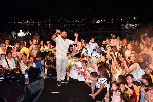 Kdz.Ereğli yaza merhaba partisi ile coştu.