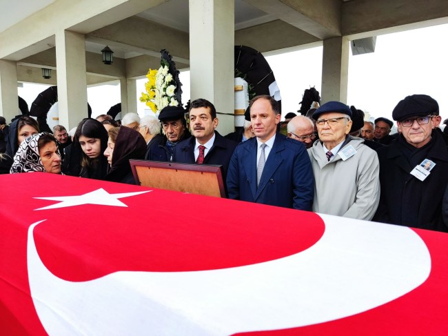 Yavuzyılmaz, Eski Devlet Bakanı Ömer Barutçu’nun cenazesine katıldı.