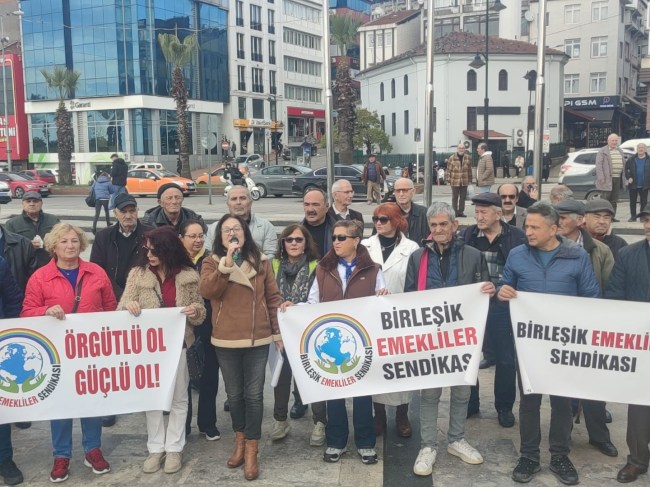 BİRLEŞİK EMEKLİLER SENDİKASI Türkiye genelinde eş zamanlı basın açıklaması yaptı.