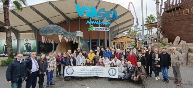 Engelliler bizlere, hayatın yardımlaşma ve dayanışma olduğunu öğretip ders veriyor.