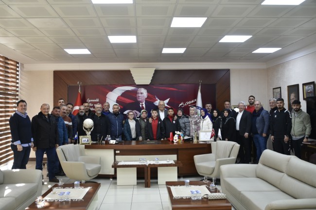 Başkan Halil Posbıyık’ı makamında ziyaret ederek teşekkür ettiler