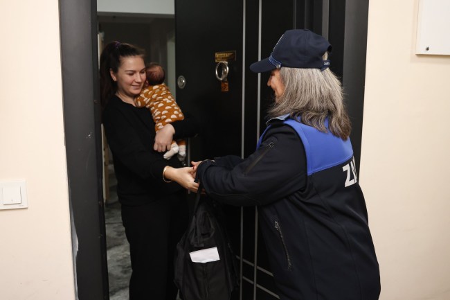 Zonguldak Belediyesi yeni doğan destek paketi dağıtımını başlattı