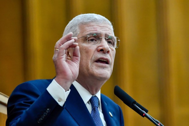 İYİ Parti Genel Başkanı Müsavat Dervişoğlu, ''Bu kayyım düzeninizi başınıza yıkacağız.''