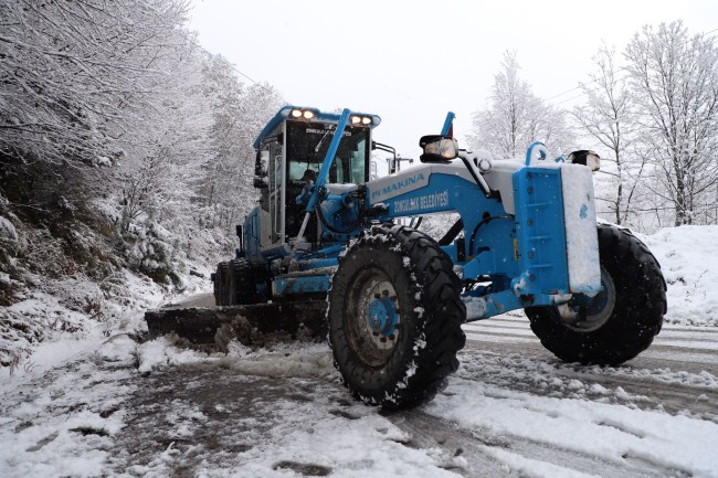 Erdem; '' Ekiplerimiz teyakkuz halinde kar nöbetinde. ''