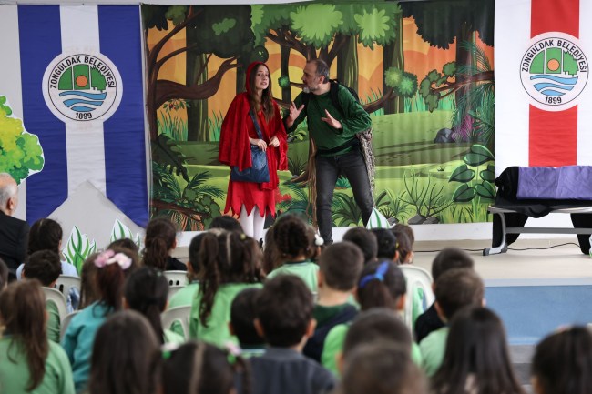 Kırmızı Başlıklı Kız