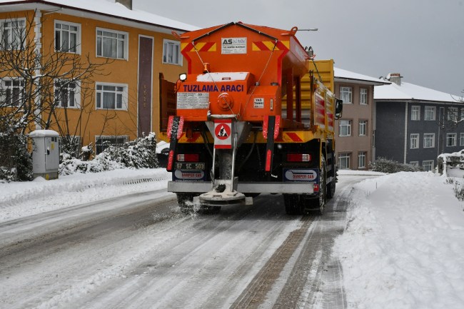 Kar lastiği bulunmayan araçları kesinlikle kullanmayalım