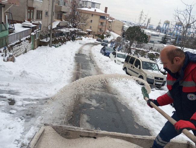 Kdz. Ereğli don ve buzlanmaya karşı tuzlanıyor