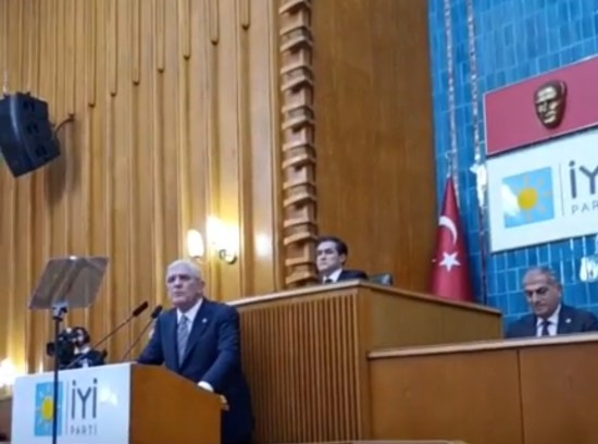 İyi Parti grup toplantısında kadınlar adeta çıkartma yaptı