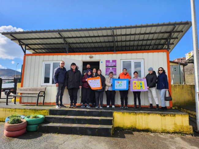 Öğrenciler, Atık Getirme Merkezi’ni ziyaret ettiler.