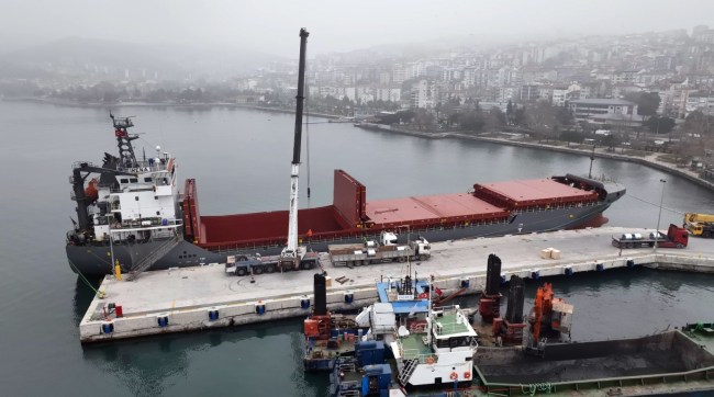 Bozhane Limanı hizmet vermeye başladı.