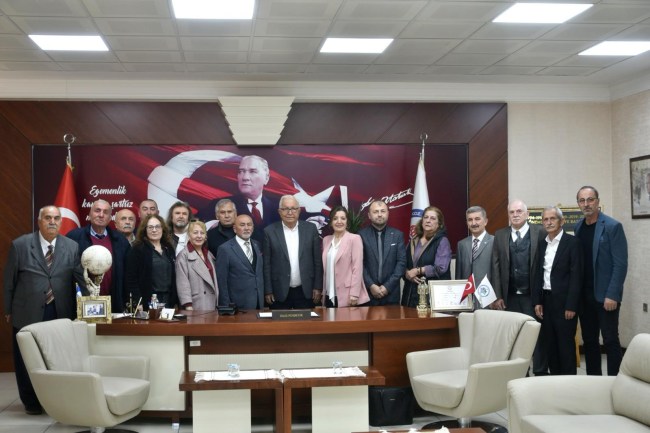 İYİ Parti heyeti, başkan Posbıyık'ı makamında ziyaret etti.