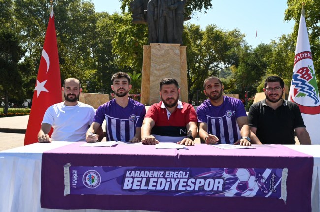 Fırat Güneş ve Furkan Can Erbaşaran, Atatürk Anıtı Önü’nde yeniden imzayı attılar