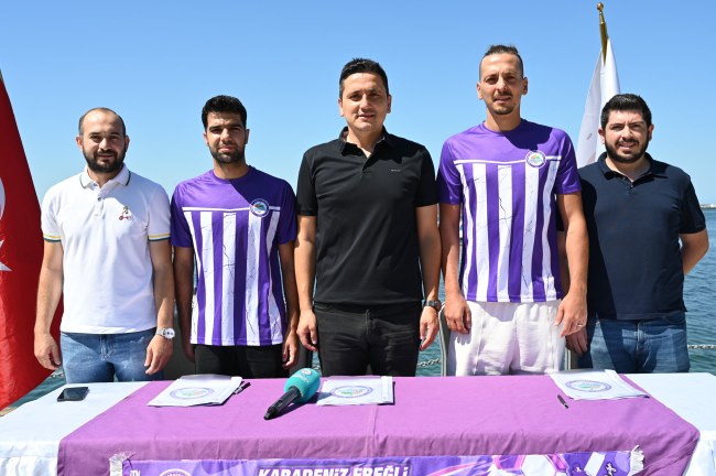 Bertuğ Bayar ve Mustafa Emirhan Özyaşar için imza töreni