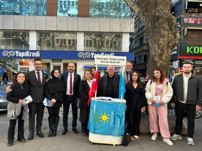 İYİ Parti’den Dünya Kadın Hakları Günü’nde Bilgilendirici Stant Çalışması