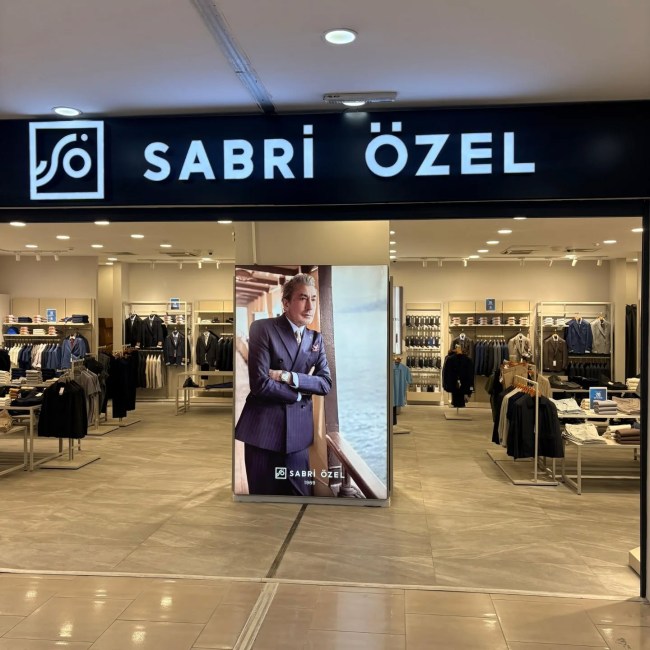 Talat Şeker, ünlü marka ''SABRİ ÖZEL'' Düzce Royal Gold AVM'de hizmete açtı.