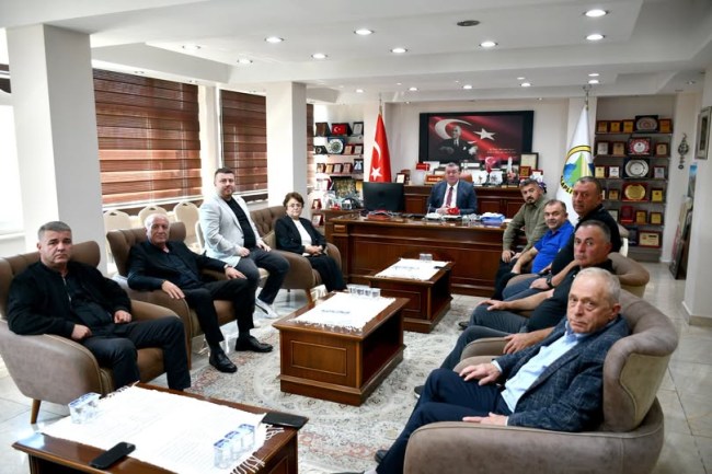 Başkan Tekin, '' CHP'den istifa ediyoruz. Siyasi yolumuza bağımsız olarak devam edeceğiz ''
