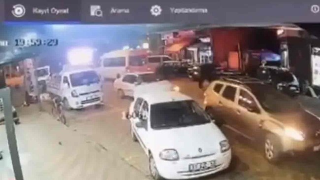 Fren yerine gaza basılan kaza, iş yerinin güvenlik kameralarına yansıdı.