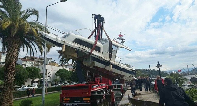 Fırtına sonrası batan Kuzey Yıldızı teknesi Ereğli'de kurtarıldı