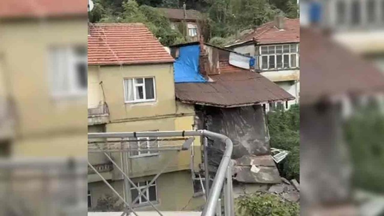 Dün bir duvarı yıkılmıştı… Bugün çöktü…